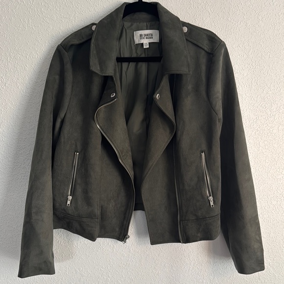 BB Dakota Jackets & Blazers - BB Dakota Green Faux Suede Leather Moto Jacket Asymmetrical Design